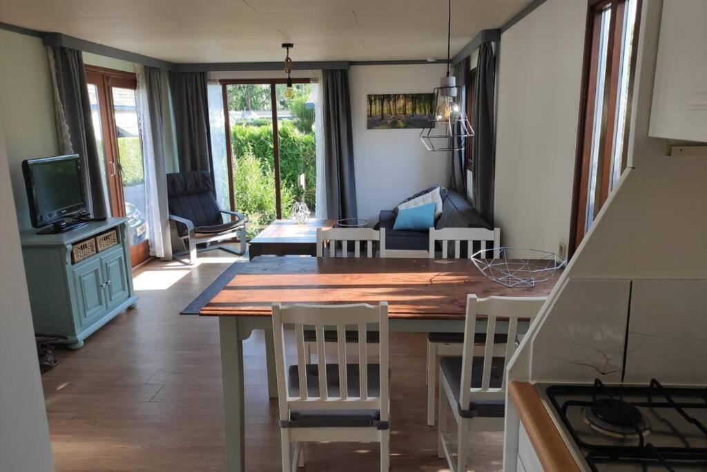 فيلا بوتِنْفي Een Gezellige Chalet Met Zonnige Buitenruimte Op De Veluwe! المظهر الخارجي الصورة